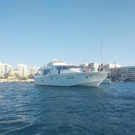 Sea Baroniv "Bedsonboat" Hotel Birgu Bagian luar foto