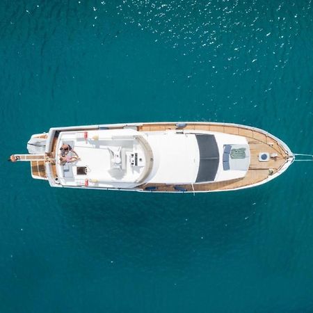 Sea Baroniv "Bedsonboat" Hotel Birgu Bagian luar foto