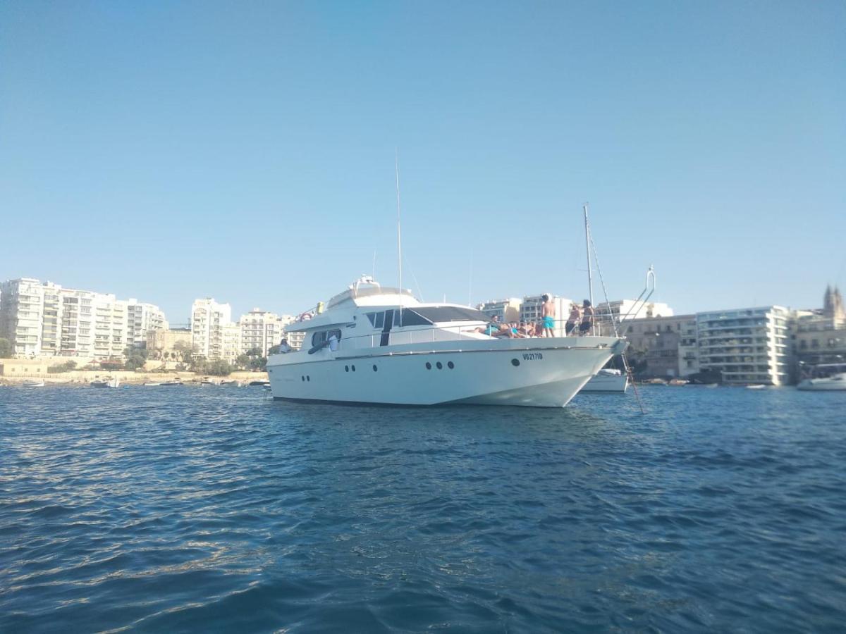 Sea Baroniv "Bedsonboat" Hotel Birgu Bagian luar foto