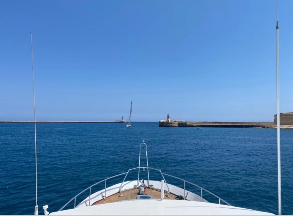 Sea Baroniv "Bedsonboat" Hotel Birgu Bagian luar foto