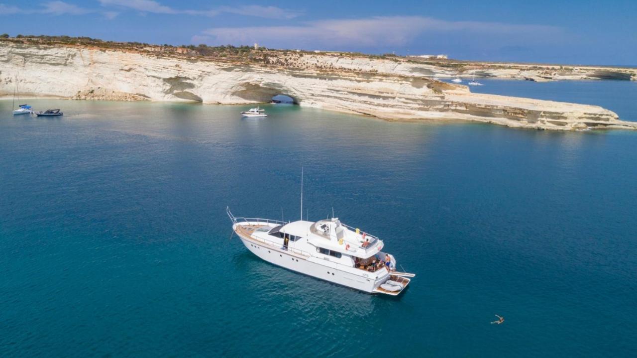 Sea Baroniv "Bedsonboat" Hotel Birgu Bagian luar foto