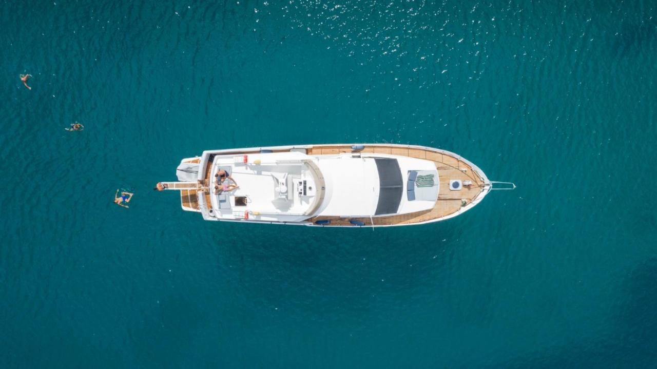 Sea Baroniv "Bedsonboat" Hotel Birgu Bagian luar foto