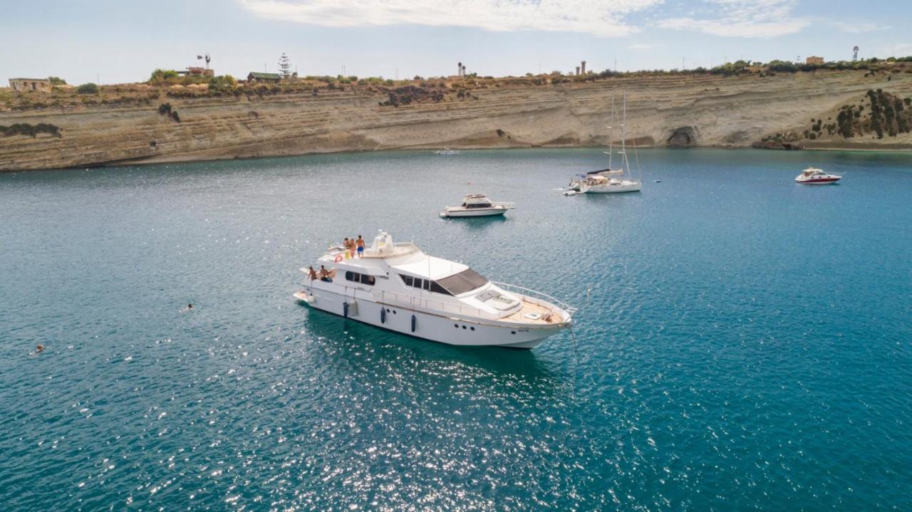 Sea Baroniv "Bedsonboat" Hotel Birgu Bagian luar foto
