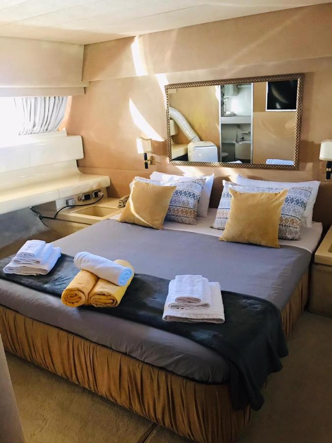Sea Baroniv "Bedsonboat" Hotel Birgu Bagian luar foto