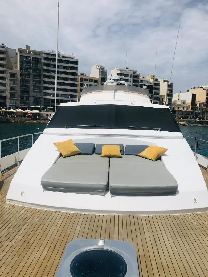 Sea Baroniv "Bedsonboat" Hotel Birgu Bagian luar foto