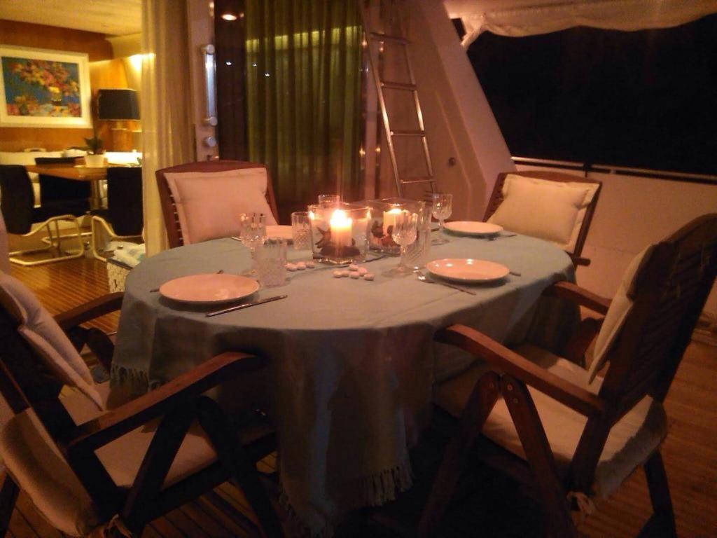 Sea Baroniv "Bedsonboat" Hotel Birgu Bagian luar foto
