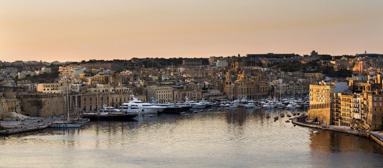 Sea Baroniv "Bedsonboat" Hotel Birgu Bagian luar foto