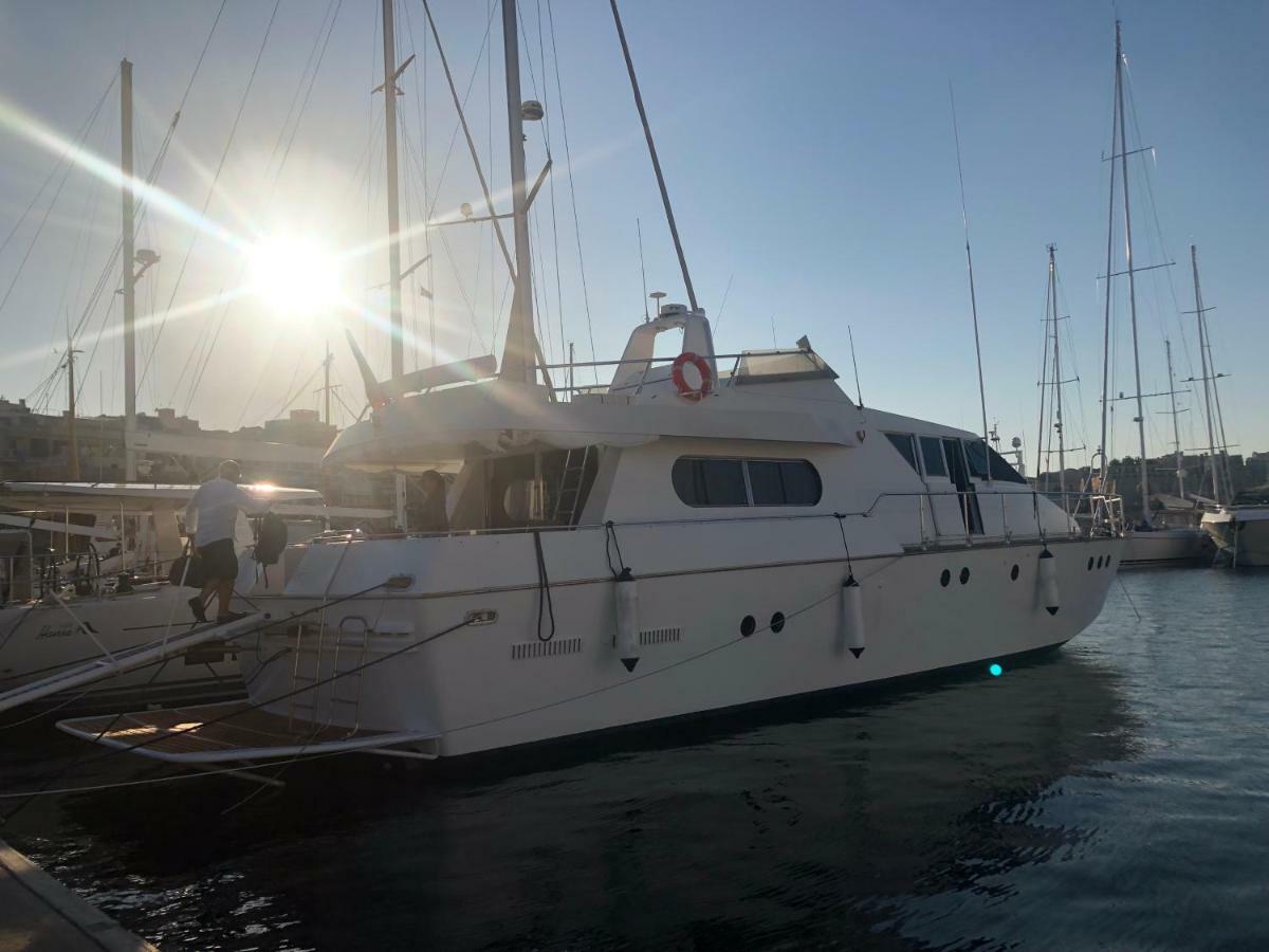 Sea Baroniv "Bedsonboat" Hotel Birgu Bagian luar foto