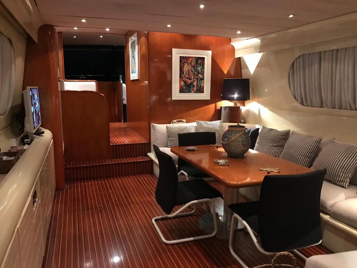 Sea Baroniv "Bedsonboat" Hotel Birgu Bagian luar foto