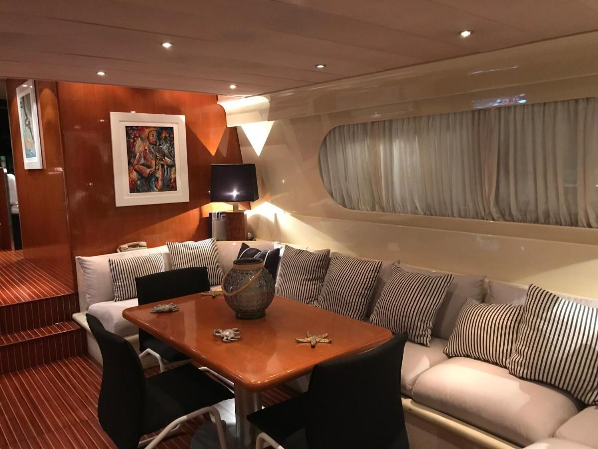 Sea Baroniv "Bedsonboat" Hotel Birgu Bagian luar foto